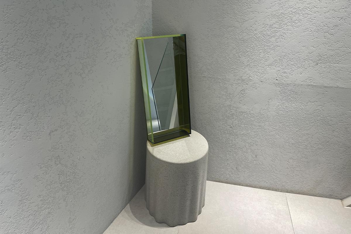 Treppe mit Aufschrift '3F STAIR' in modernen Innenräumen des Yeoulmarq Cafe.