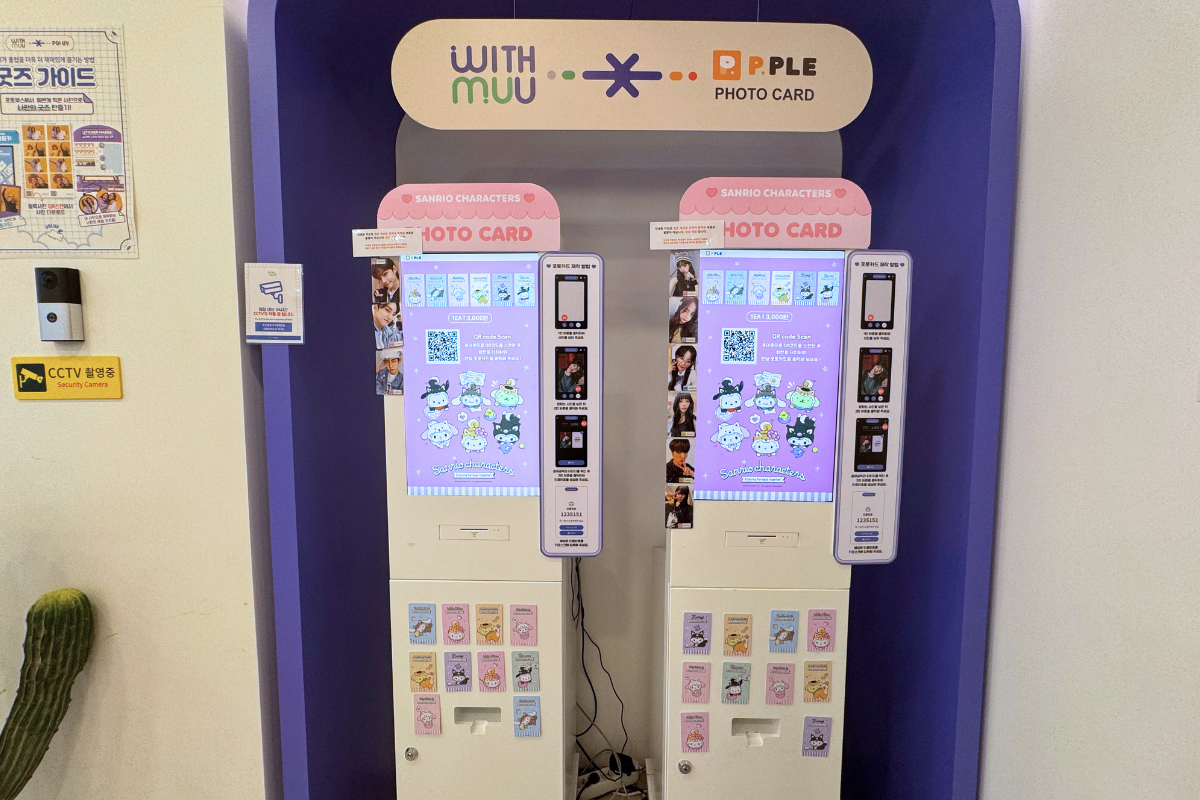 위드뮤 명동점의 포토카드 제작 기계, 산리오 캐릭터 디자인