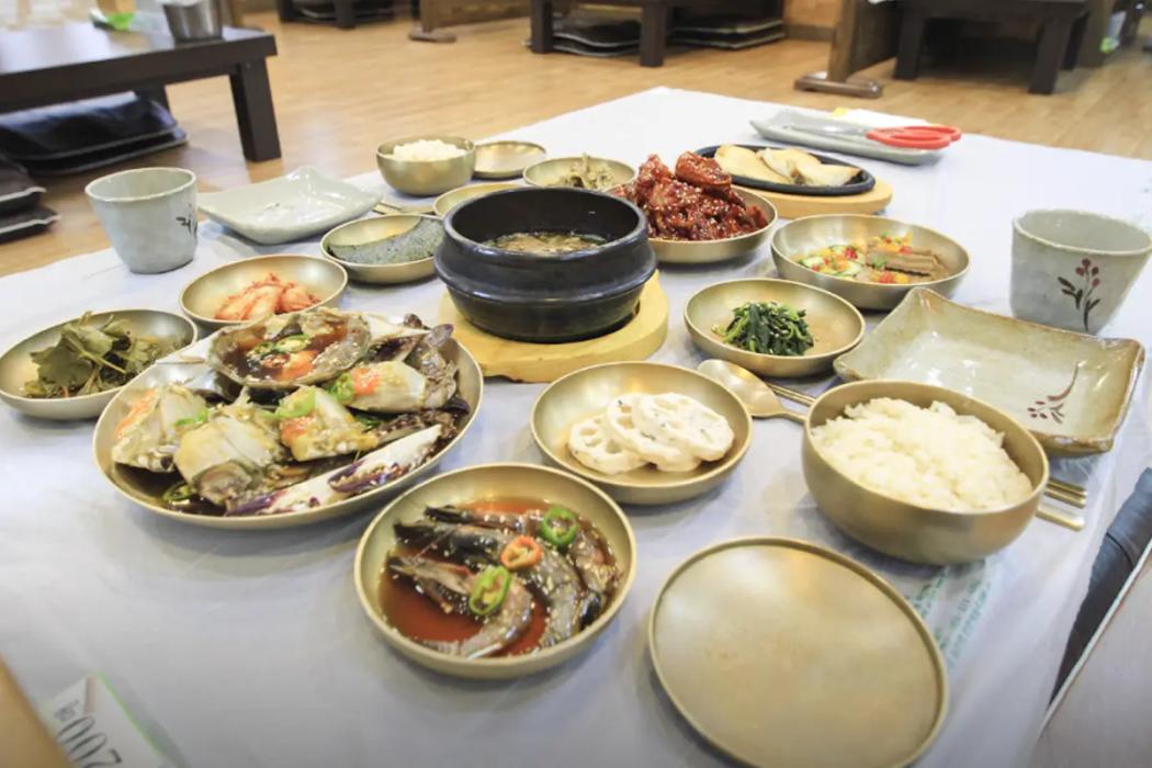 Creatrip Lee Ha Jung Ganjang Gejang (Soy Sauce Marinated Crab) Busan