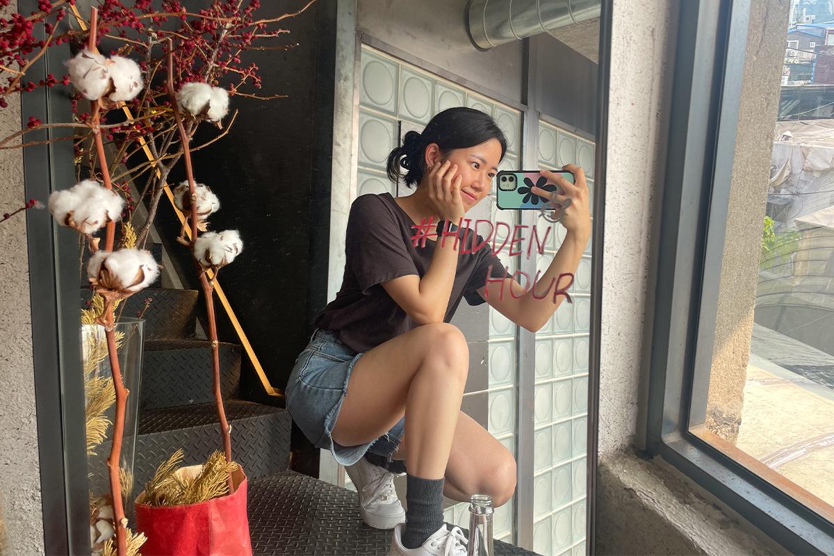 首尔广藏市场 Hidden Hour 的装饰物和餐厅环境