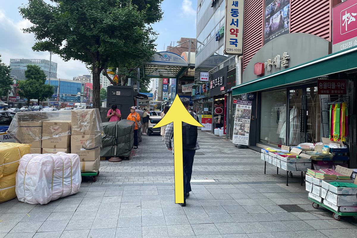 钟路上的步行道路，通向广藏市场 Hidden Hour