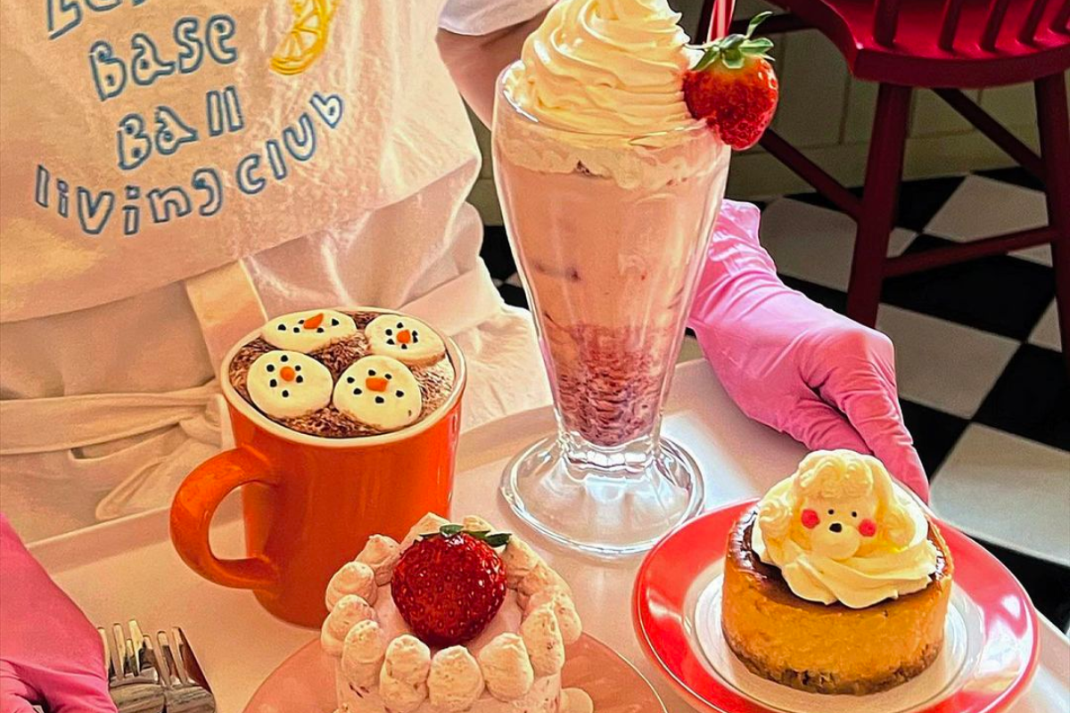 bánh ngọt tại Chyap Chyap Cake - quán cafe xinh như bước ra từ truyện cổ tích ở Hàn Quốc