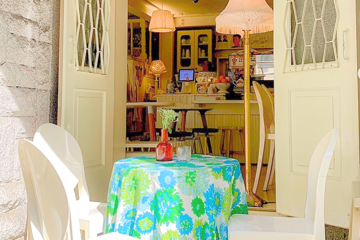 nội thất Cafe Layered, Anguk - quán cafe xinh như bước ra từ truyện cổ tích ở Hàn Quốc