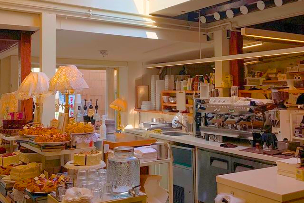 Cafe Layered, Anguk - quán cafe xinh như bước ra từ truyện cổ tích ở Hàn Quốc