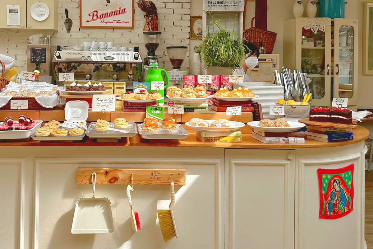 Cafe Highwaist, Ikseondong - quán cafe xinh như bước ra từ truyện cổ tích ở Hàn Quốc