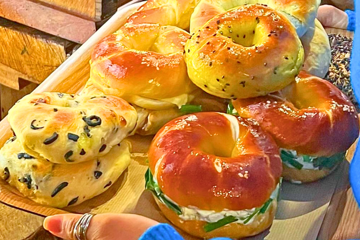 menu tại London Bagel Museum, Dosan - quán cafe xinh như bước ra từ truyện cổ tích ở Hàn Quốc