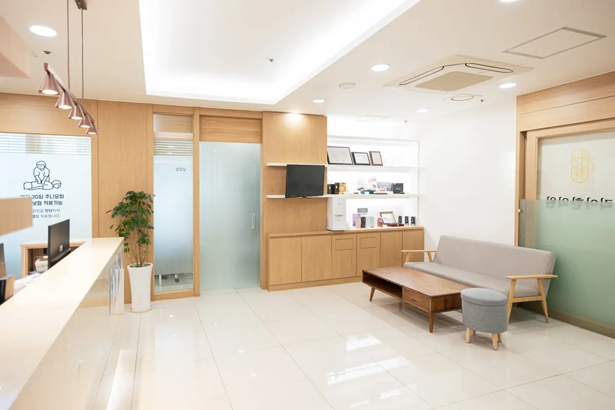 Hình ảnh mô tả quy trình đặt chỗ tại Phòng khám Y học Hàn Quốc Lia, với hướng dẫn trực quan để khách hàng dễ thực hiện.