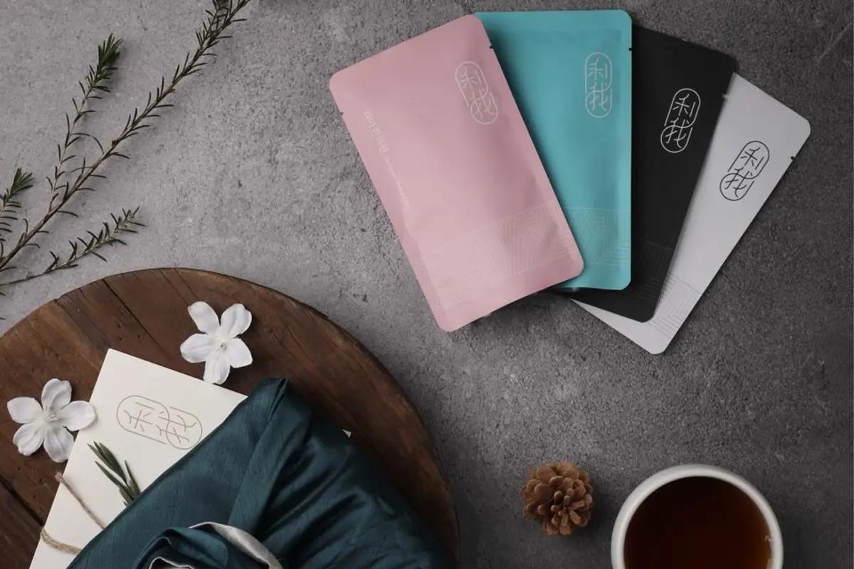 様々なハーブティー製品が並べられた写真。漢方に基づく自然療法が行われている様子を表している。