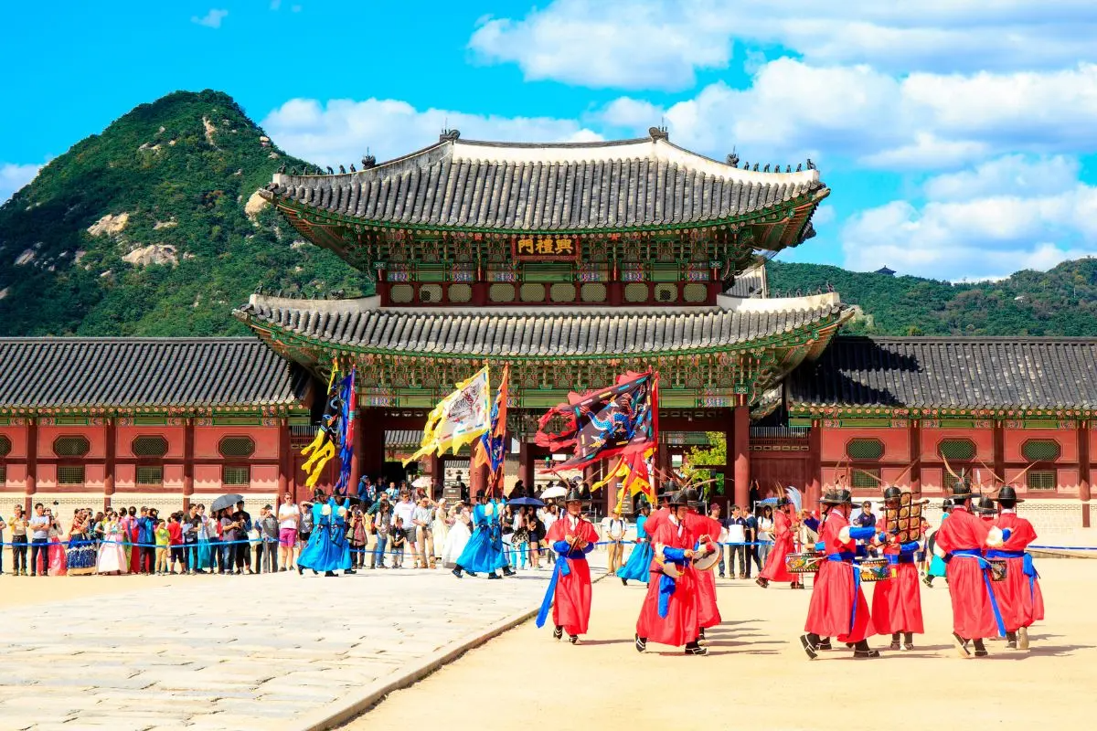 Tham gia tour tham quan Gyeongbokgung bằng tiếng Việt