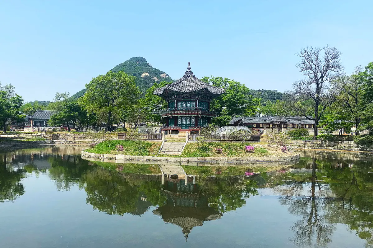 Tham gia tour tham quan Gyeongbokgung bằng tiếng Việt