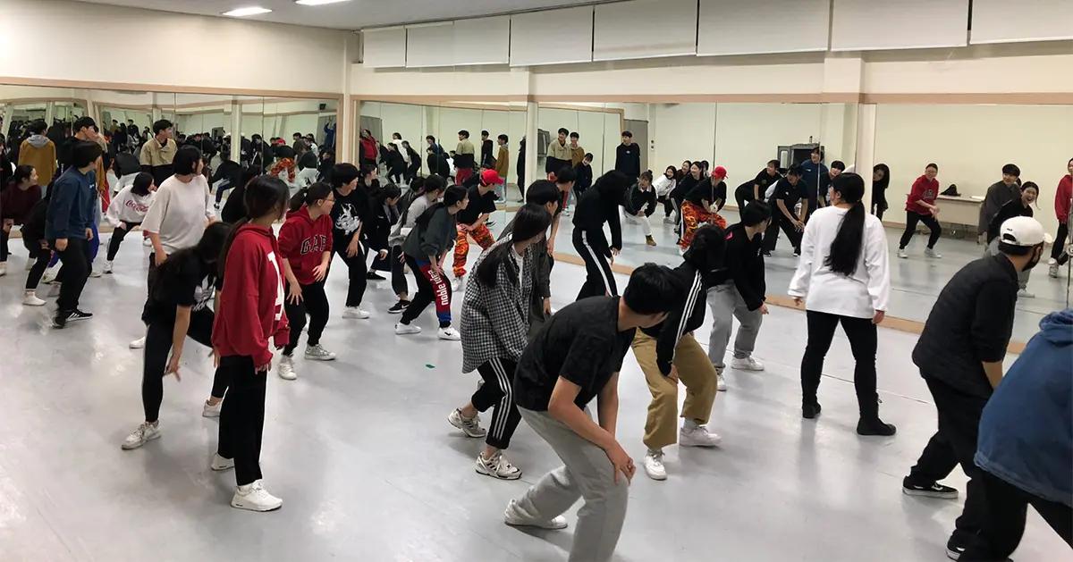 Kelas Dansa K-POP & Tamasya K-POP (termasuk makan siang) | Tur Sehari Busan
