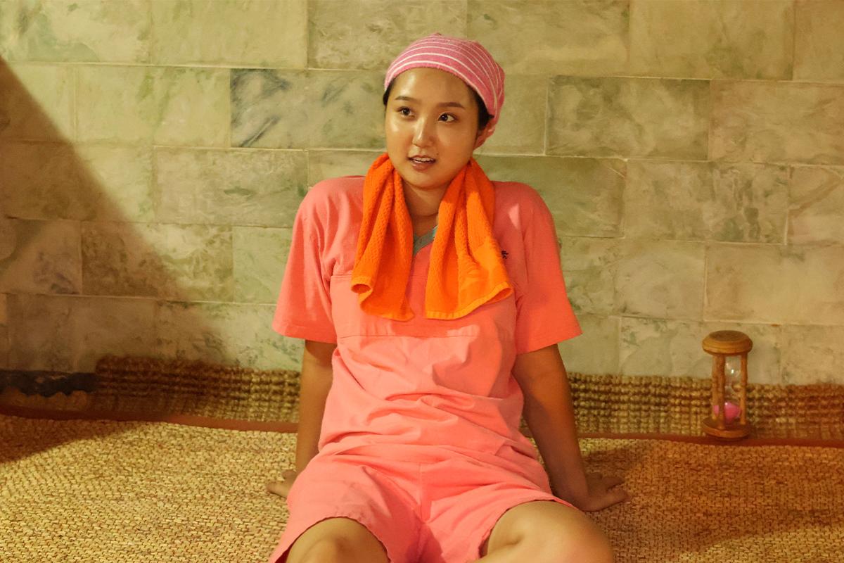 在韓國美素三溫暖汗蒸幕內享受放鬆的體驗。