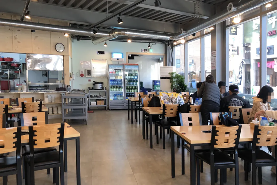 bên trong nhà hàng 100se Nakji 100세 낙지 ở haeundae, busan 