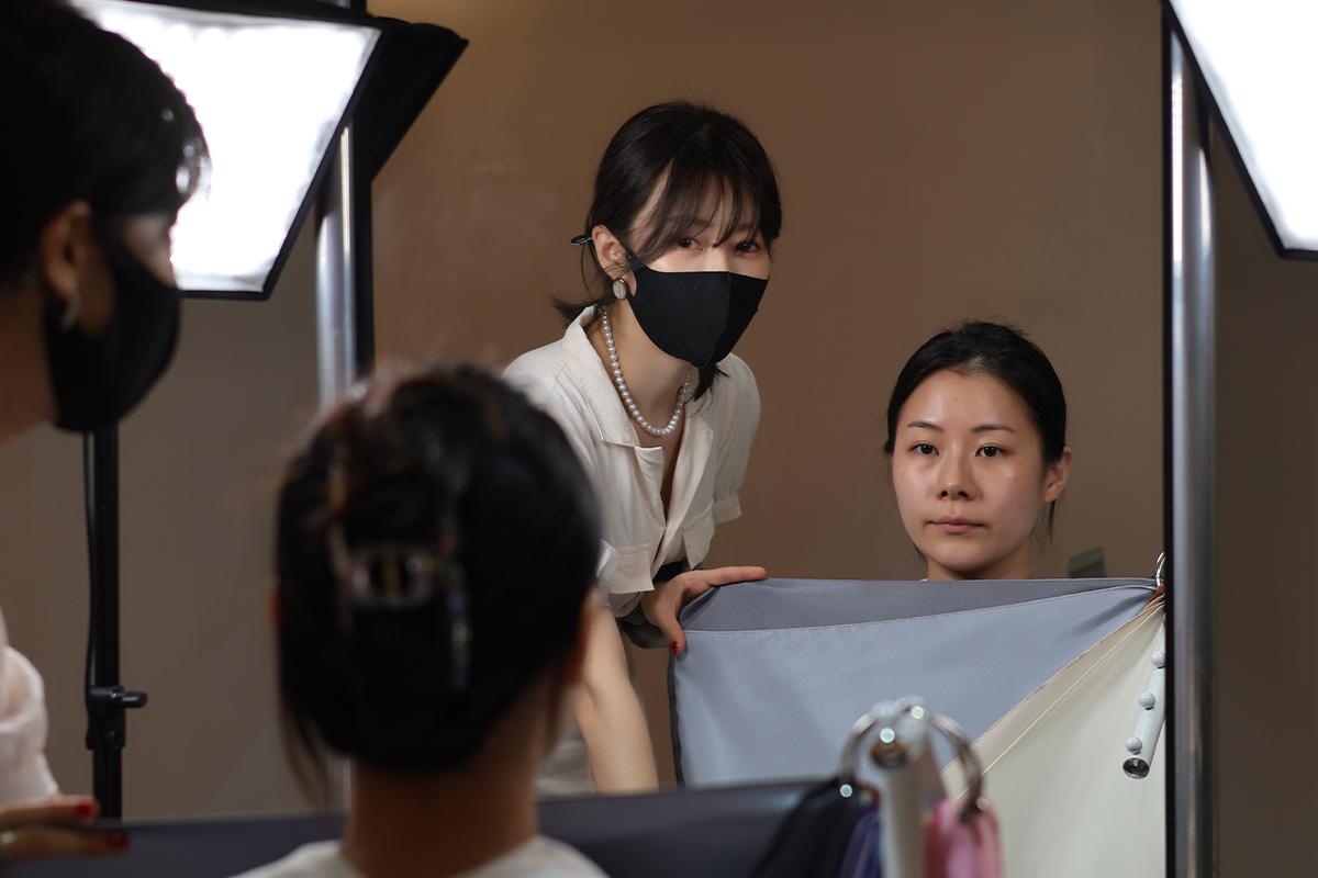 Another 29内,用不同色板进行颜色兼容性测试的过程。