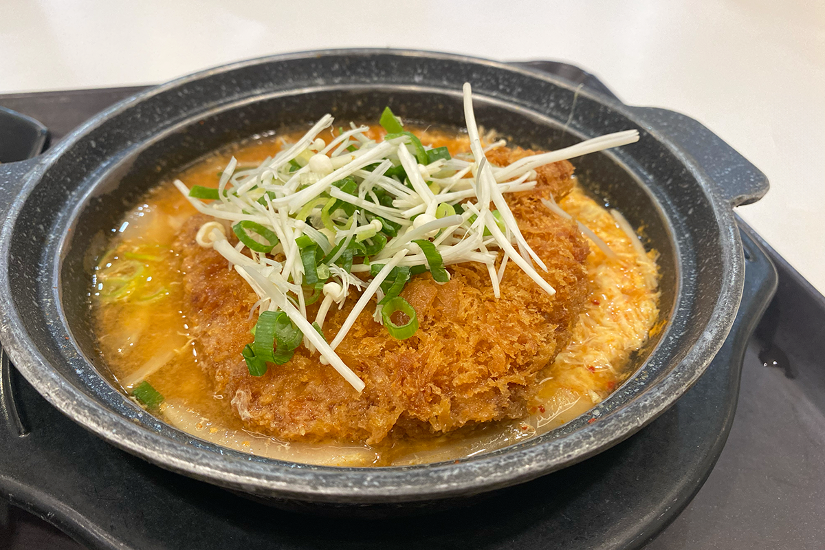 トンカツキムチ鍋のクローズアップ画像