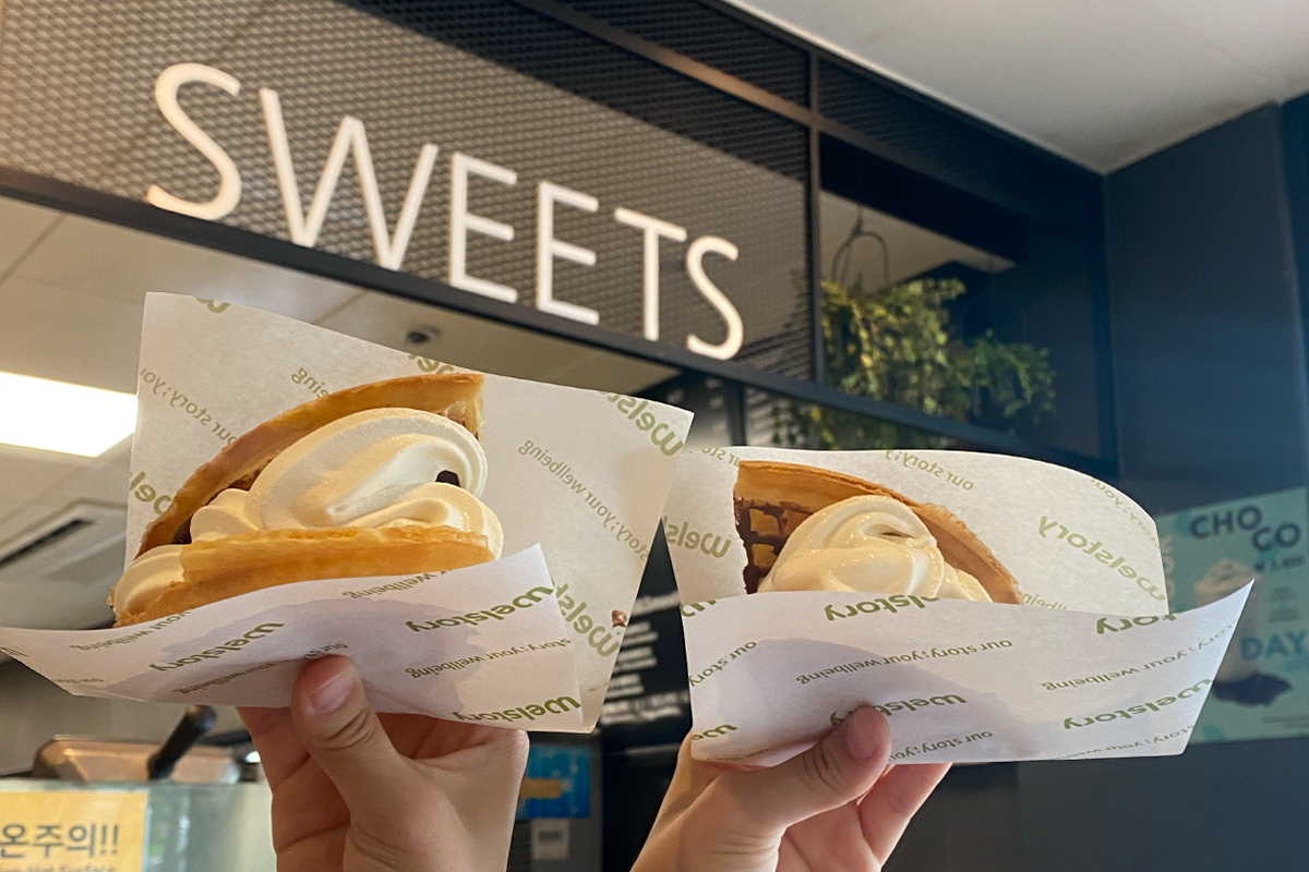 カフェ SWEETS のソフトクリームワッフルの画像