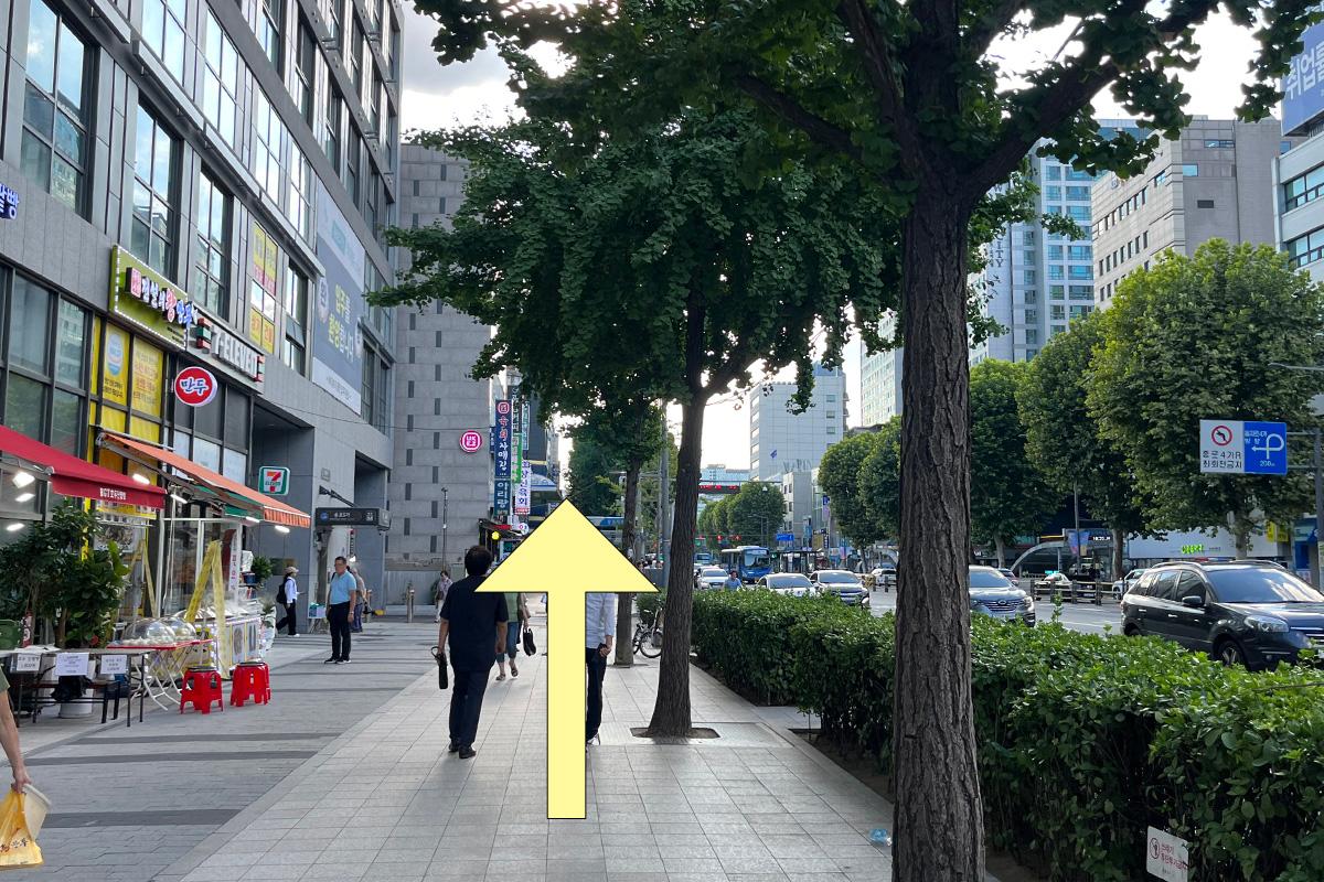 Arah menuju Pasar Gwangjang dari pintu keluar menuju Cheonsaengyeonbun.