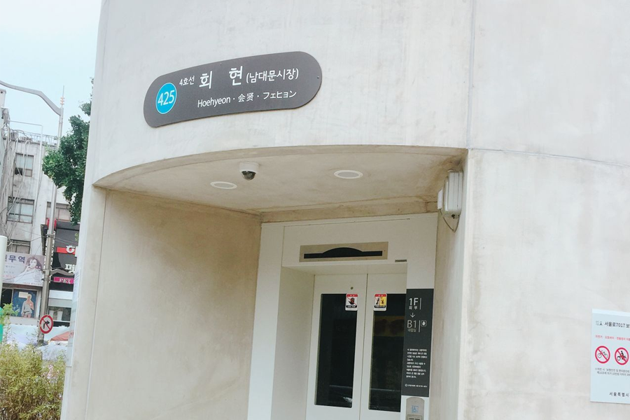 Circular planter on Seoullo 7017 featuring native Sedum species, reflecting sustainable urban design.