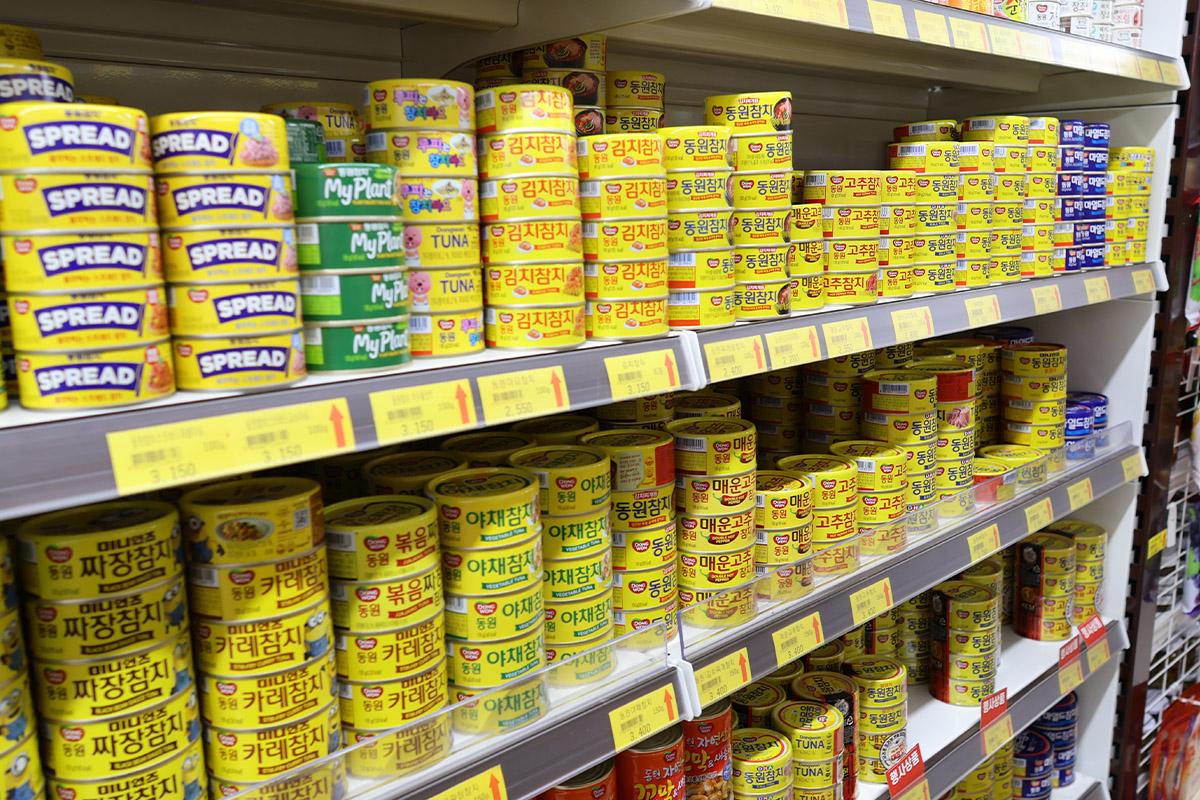 Various canned tuna varieties including spicy and vegetable options available at Hongdae Mart 24 Hours.