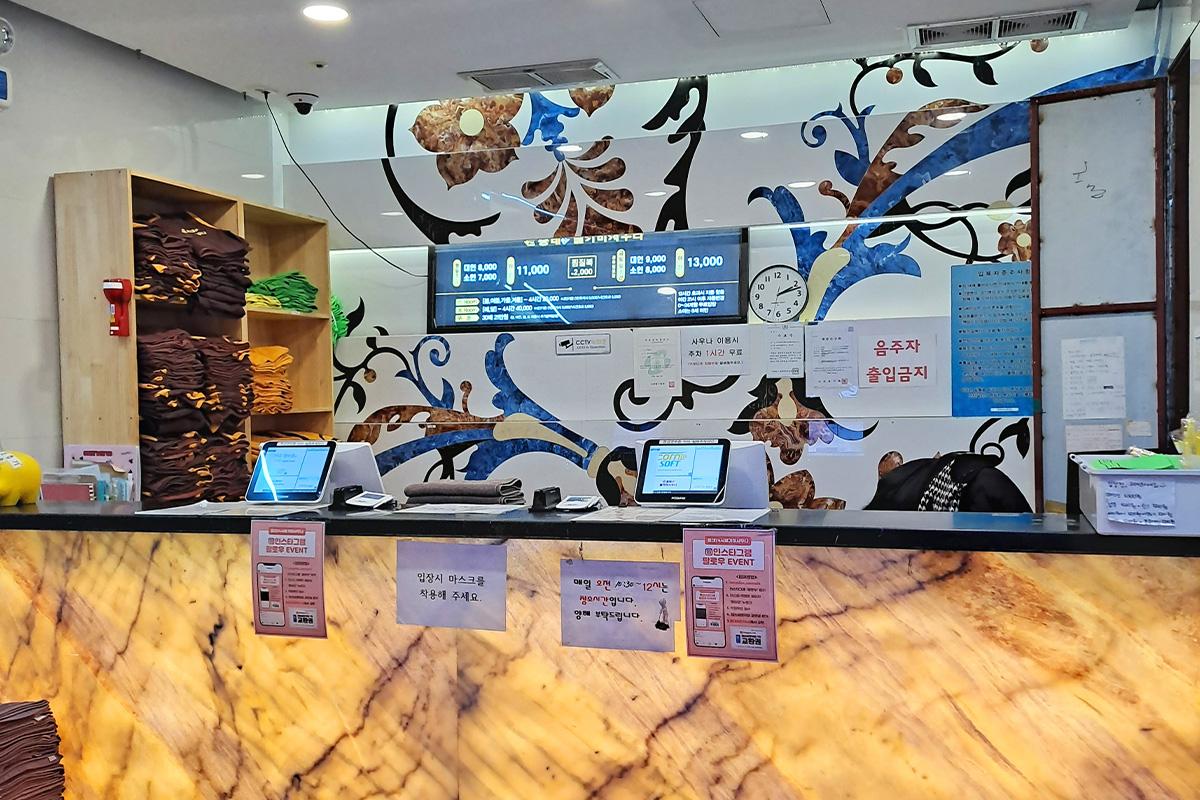 弘大24小時火爐三溫暖 汗蒸幕 弘大站 弘大入口站 弘大汗蒸幕 首爾汗蒸幕 桑拿 蒸汽房 蒸氣房 汗蒸幕推薦 2025