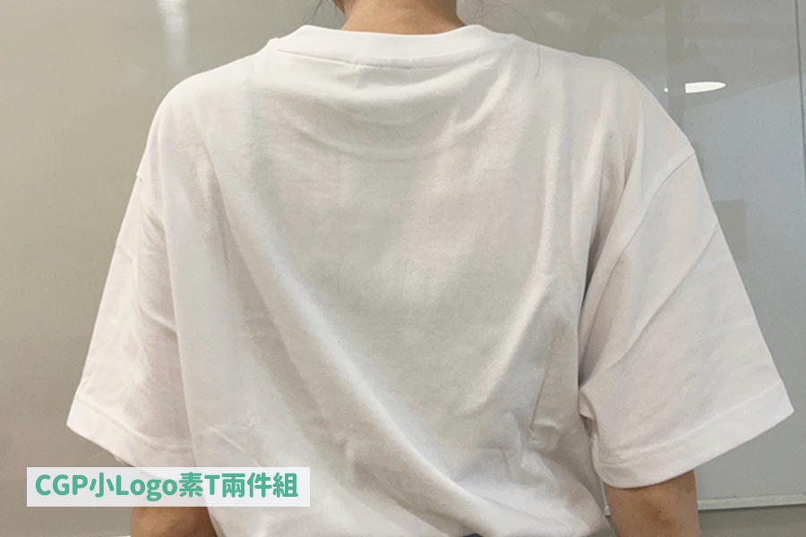 四种Code:graphy T恤的透光比较，通过内穿黑色表现白色T恤的透光效果