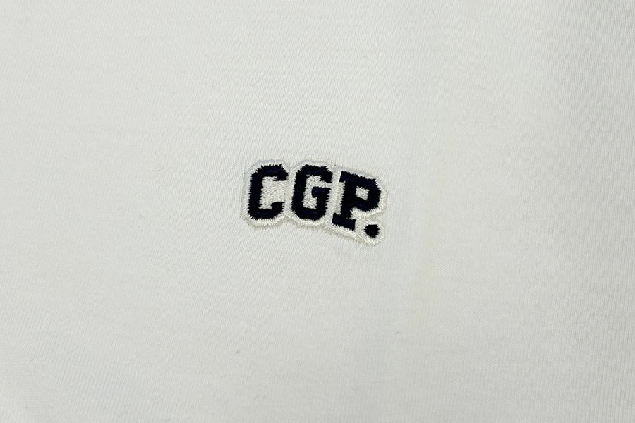 1号CGP小Logo素T两件组和4号假两件短袖T恤运动套装的特色亮点，显示简约设计和双线针缝