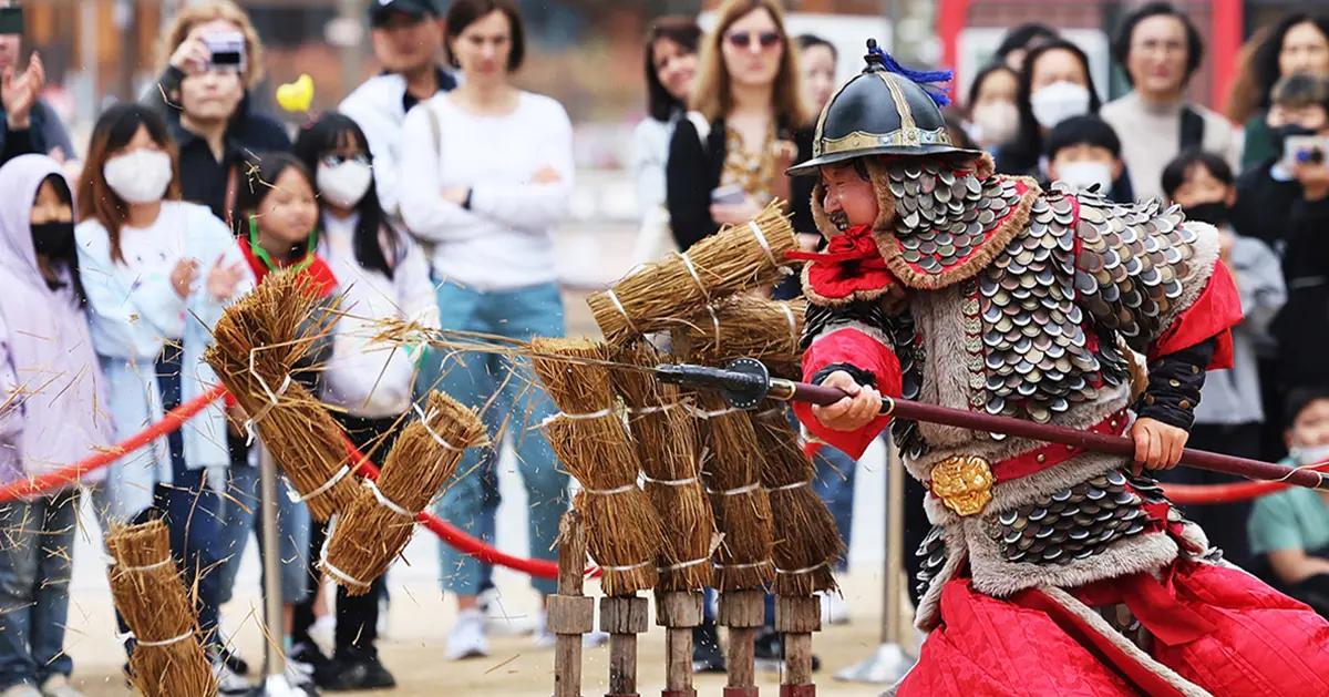 Benteng Suwon Hwaseong, Istana Hwaseong Haenggung, Tur Kereta Api, Balon Udara, Kursus Makan Siang Premium Suwon Galbi, Tur Sauna Besar