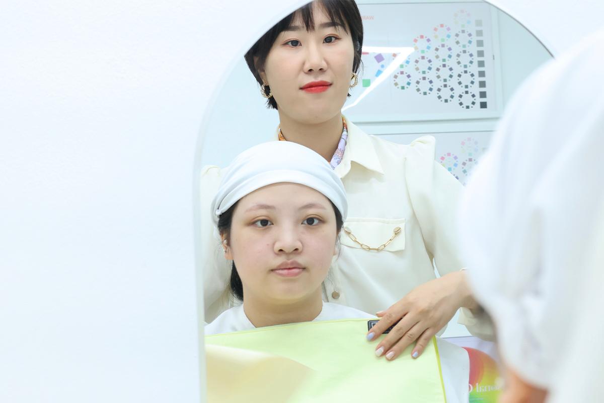 Assessment of personal color suitability through varied cloth drapes.