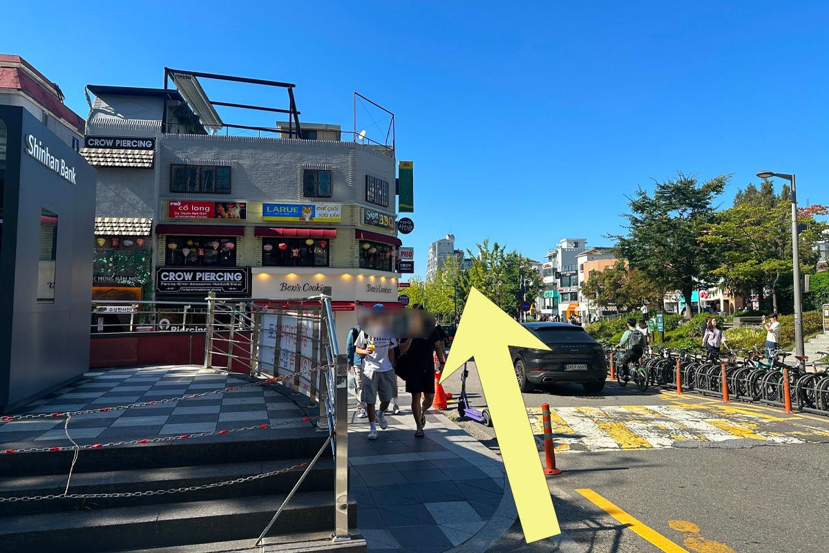 Street view on the way to VIEWMAP Yeonnam branch, showing local shops.