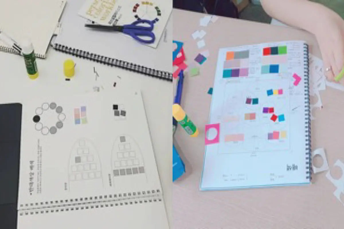 교육 과정에서 사용하는 색채 이론과 색상 진단을 위한 다양한 색상 견본들과 교재들이 책상 위에 배치된 이미지입니다.