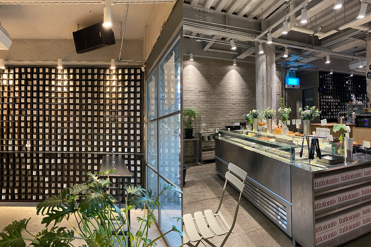 투또톤토的明亮用餐区，摆设整齐的白色座椅并有充足的自然光。