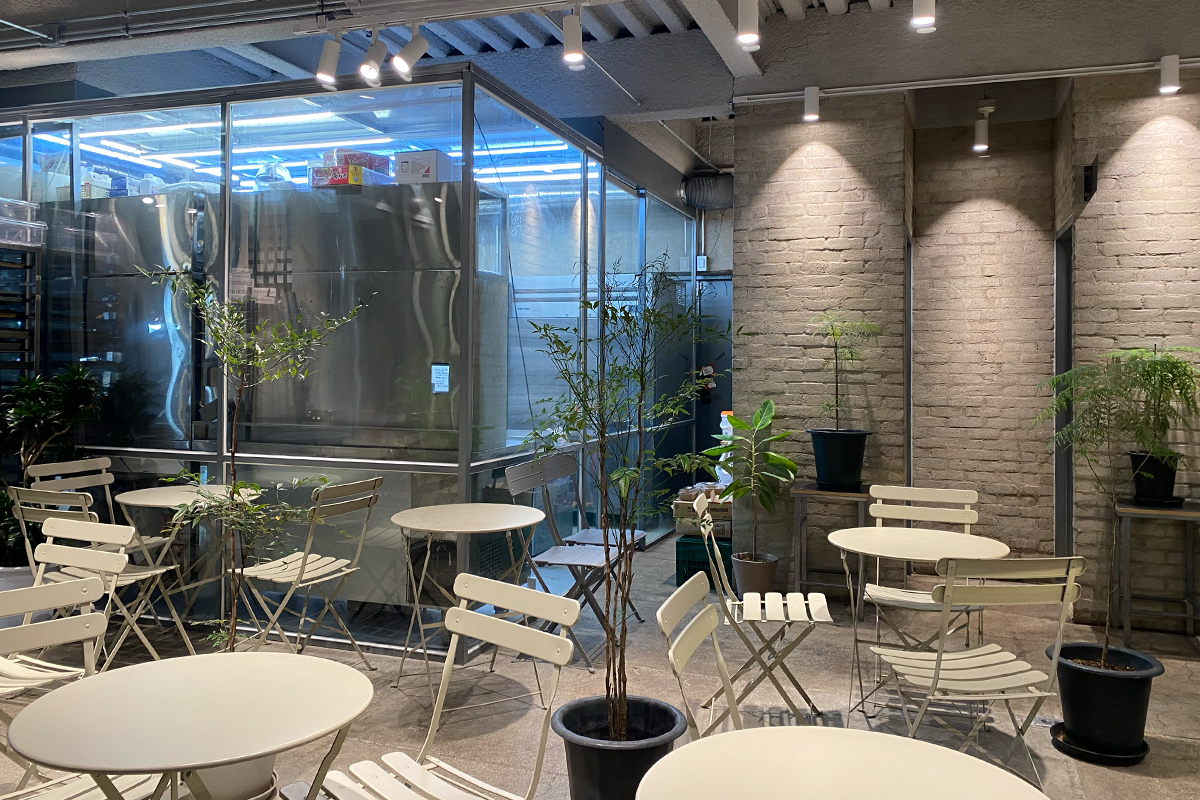 투또톤토咖啡厅的菜单部分，展示咖啡和非咖啡饮品的多样选择。