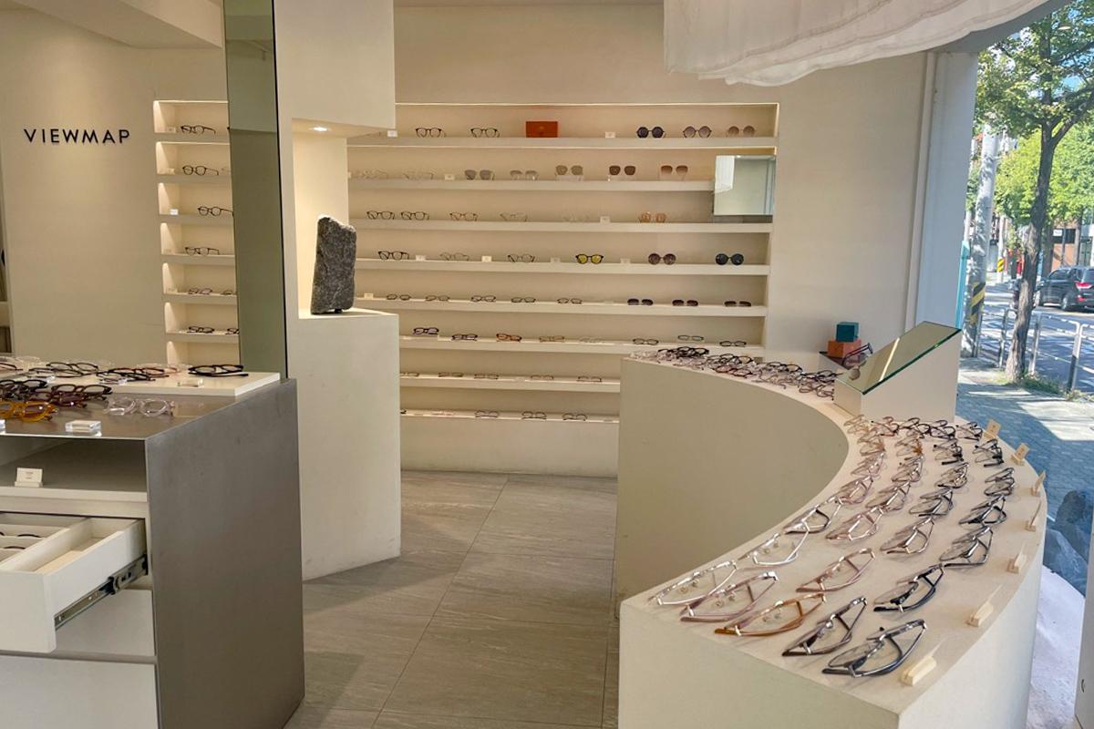 VIEWMAP's interior featuring multiple eyeglass frames with blue light blocking lenses.