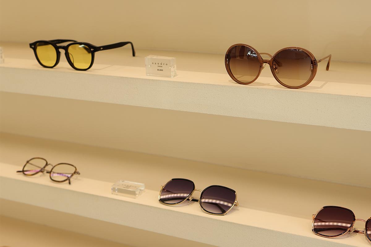 Sunglasses display at VIEWMAP showcasing the latest fashion trends.
