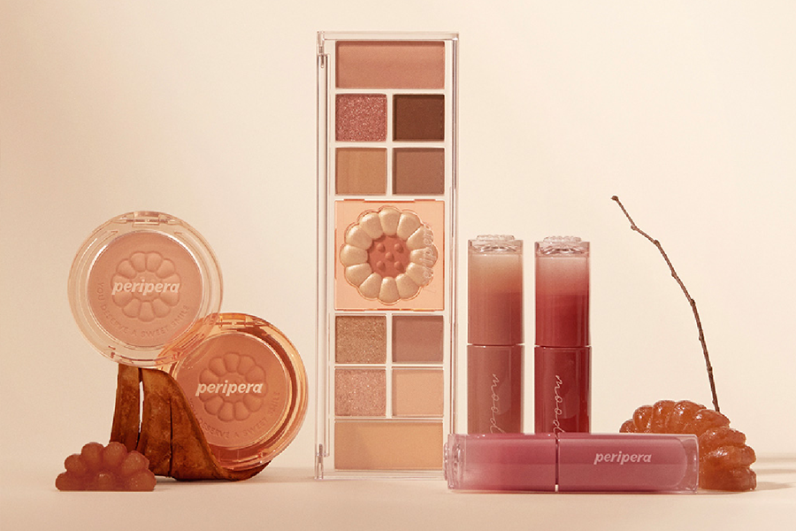 Peripera藥果系列彩妝，以韓國傳統甜點為靈感，蘊含溫暖深棕色眼影與光澤唇彩，秋季必備。