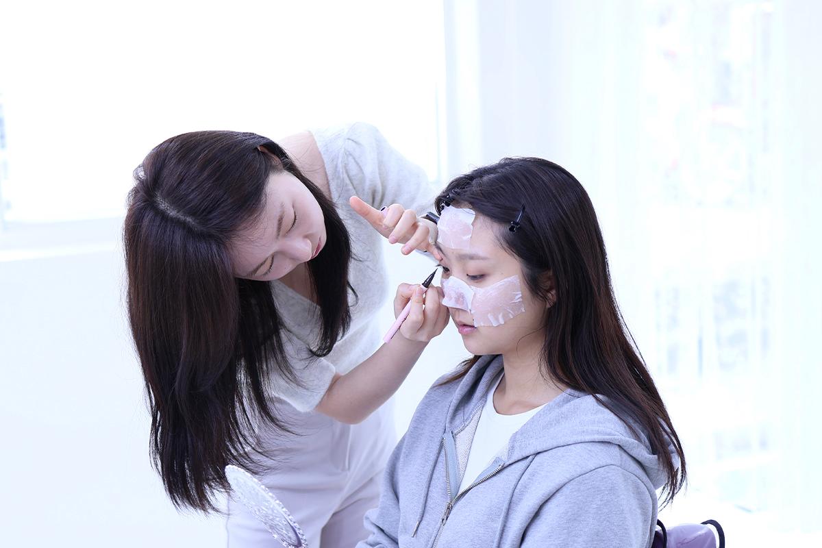 韓系美容化妝 弘大美妝諮詢 首爾美妝諮詢 弘大入口站 韓系美妝 韓國美妝 弘大化妝教學 ROA.MAKEUP