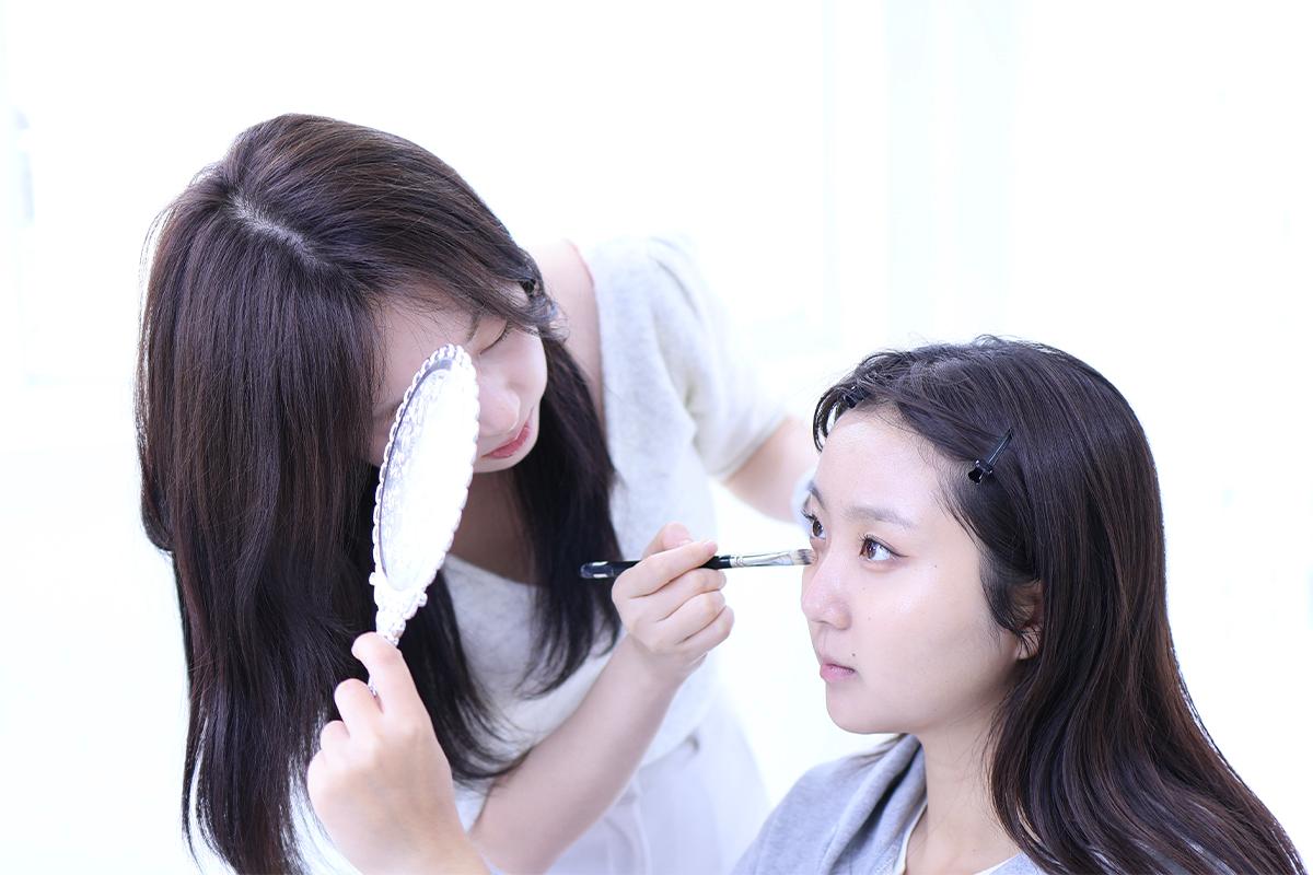 化妝 化妝班 妝髮服務 韓式化妝 k-beauty 化妝體驗 弘大 ROA.MAKEUP 價錢 預約