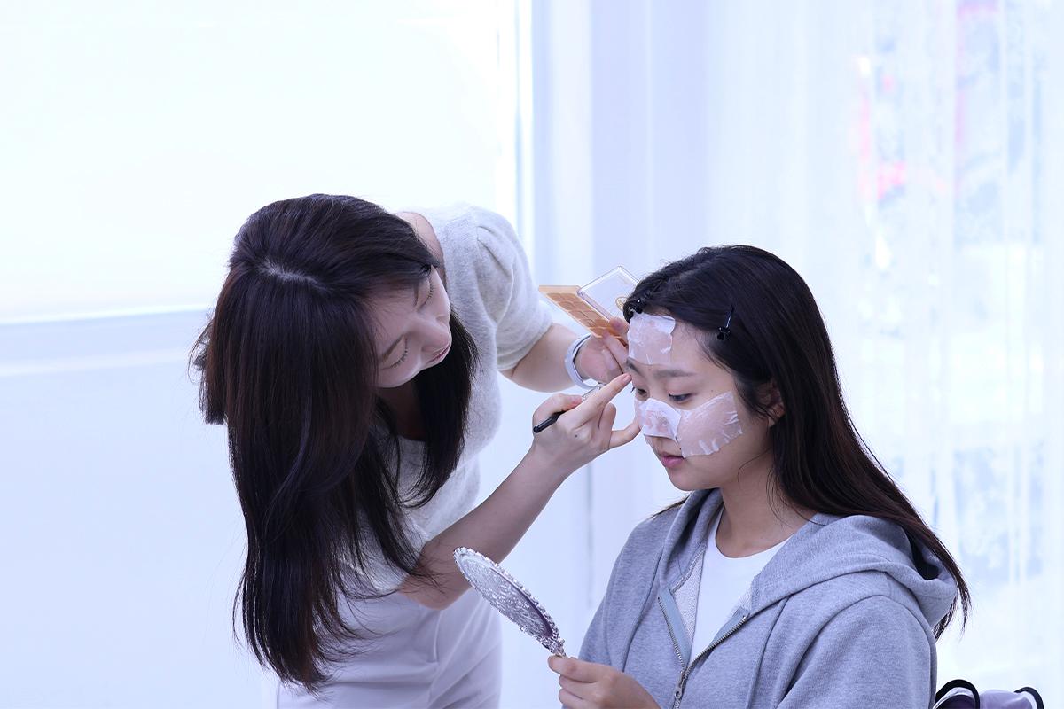 化妝 化妝班 妝髮服務 韓式化妝 k-beauty 化妝體驗 弘大 ROA.MAKEUP 價錢 預約