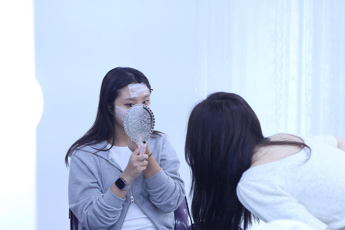 化妝 化妝班 妝髮服務 韓式化妝 k-beauty 化妝體驗 弘大 ROA.MAKEUP 價錢 預約