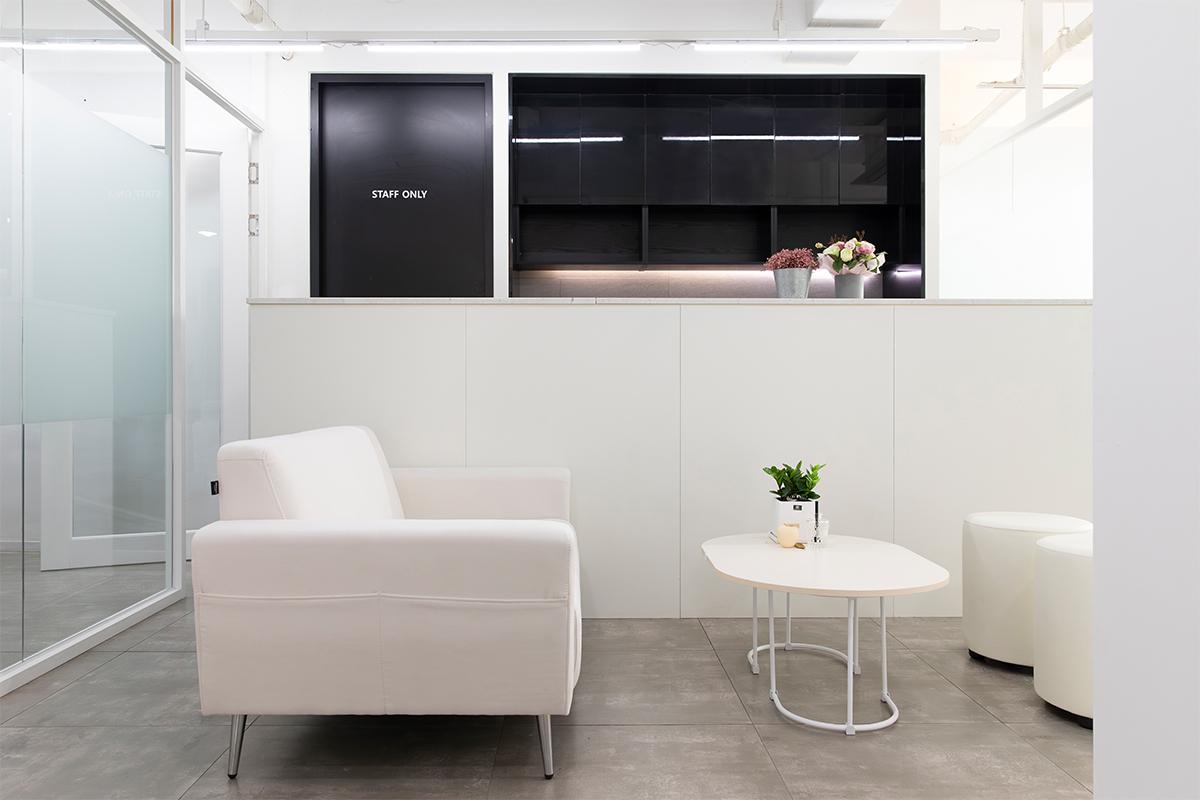 Calm and cozy interior of The Bom personal color analysis studio in Myeongdong, featuring a white sofa and minimalistic decor, ideal for personal consultations and makeup services.