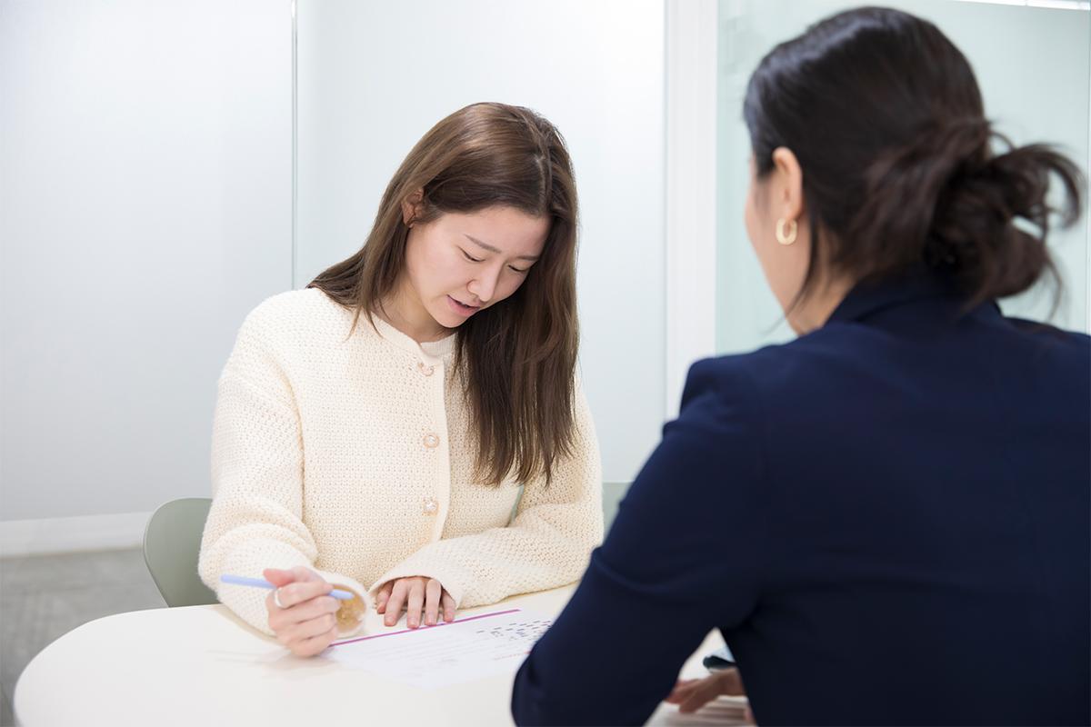 Consultation session at The Bom in Myeongdong, focusing on personal color analysis under expert guidance ensuring accurate color recommendations.