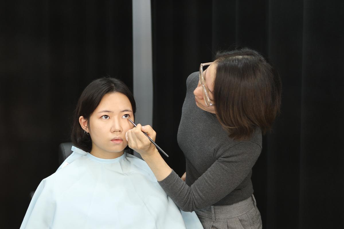 化妝 韓國化妝 韓國美妝 上門化妝服務 韓國上門化妝服務 韓式妝髮 valla lab 價錢 預約 酒店 住宿