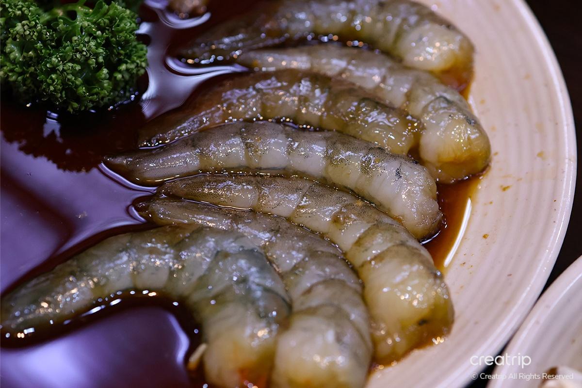 Juicy marinated shrimp dipped in savory soy sauce, a dish served at Hamcho Ganjang Gejang in Myeongdong, Seoul.