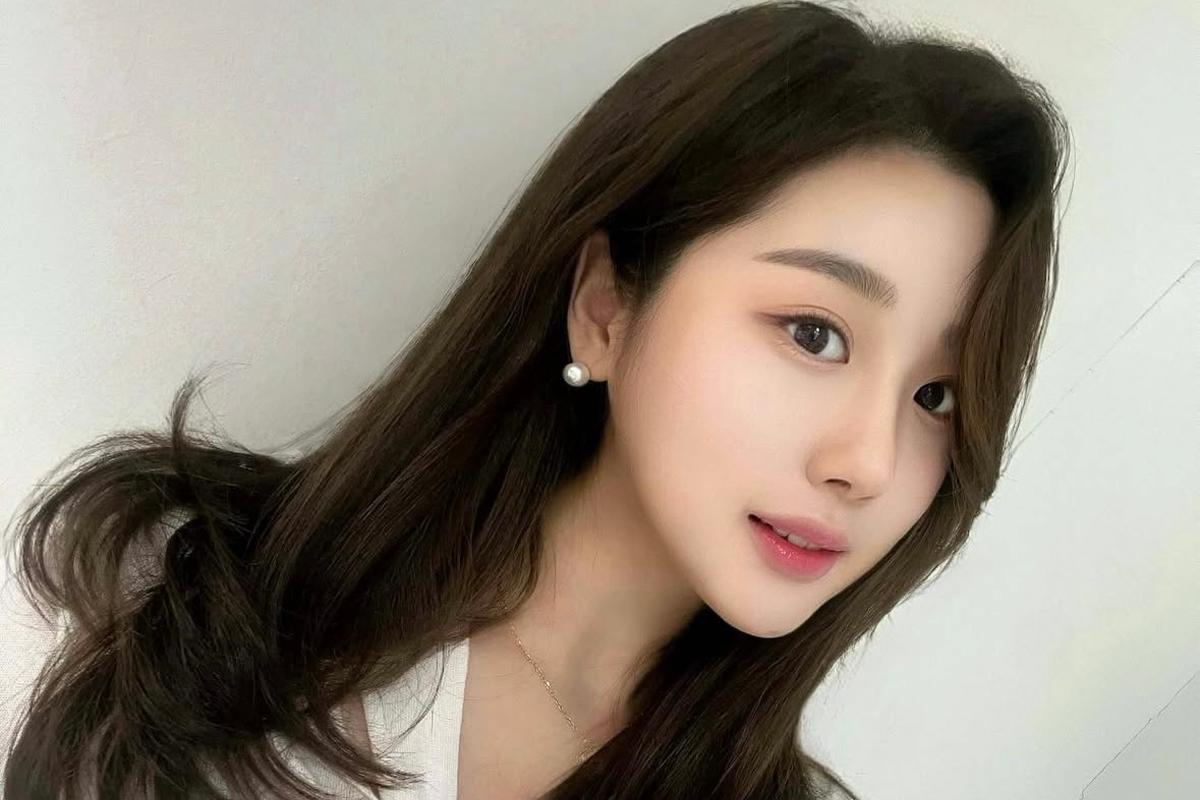 位於清潭洞的Lona Hair & Make-up，風格簡約現代的化妝及髮型設計專業場所，吸引愛好K-Beauty的客人。