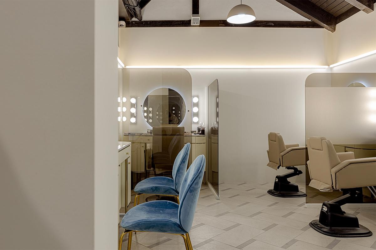 韓國清潭洞Lona Hair & Make-up，現代優雅的美容環境，專業提供韓式美髮與彩妝服務，位置於江南區。