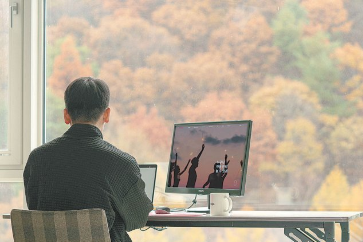 韓國傳統建築與現代城市天際線，展示著數碼遊牧者所能探索和體驗的韓國獨特文化