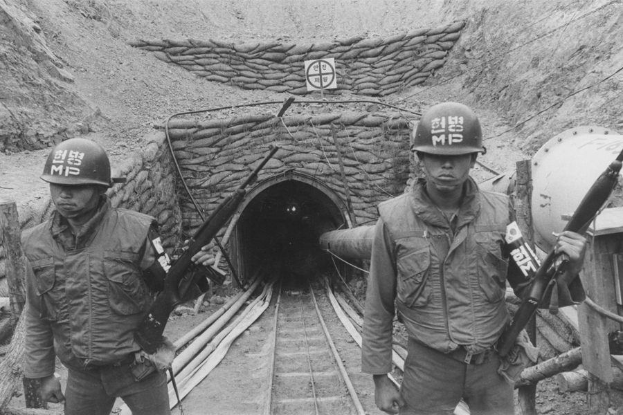 第三地道入口，韓國士兵正在地道的入口處站崗。
