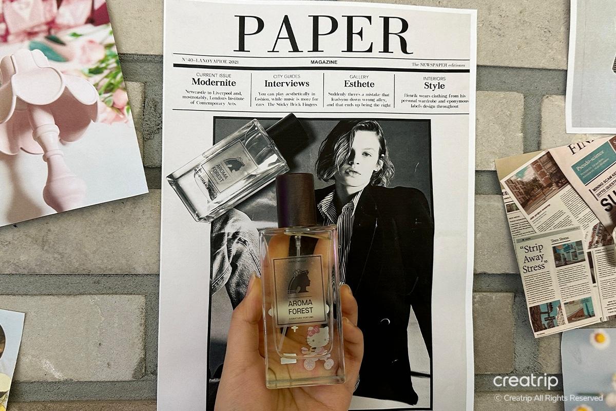 Navigational pathway from inside Gangnam Station guiding towards Perfume Play Gangnam.