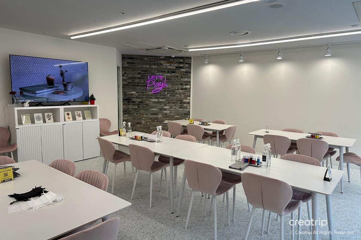 Cozy sitting area inside the Perfume Play Gangnam designed for relaxation during the perfume creation process.