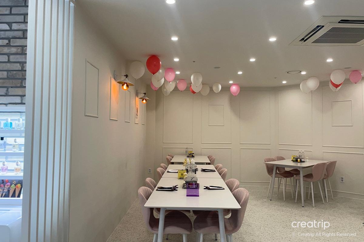 Individual testing strips and a clipboard for note-taking during the perfume making experience at Perfume Play Gangnam.